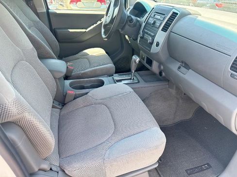 Used 2009 Nissan Frontier SE w/ SE Value Truck Pkg RWD image 6