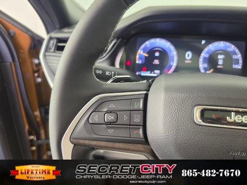 New 2026 Jeep Grand Cherokee Limited AWD/4WD image 17