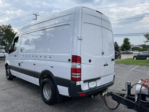 Used 2013 Freightliner Sprinter 3500 RWD image 16