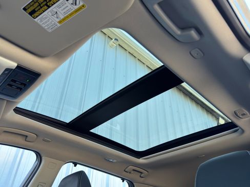 Used 2021 Nissan Rogue SL w/ Premium Package image 11