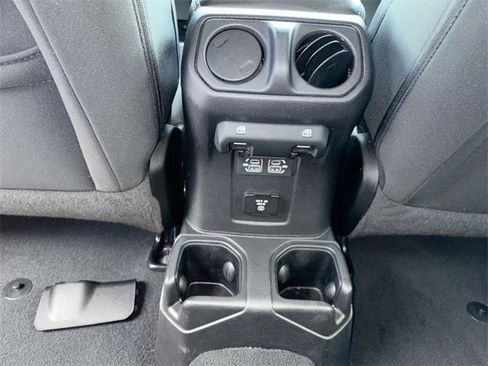 Used 2022 Jeep Gladiator Overland image 18
