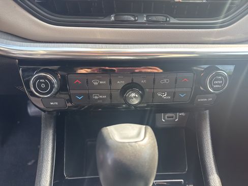 Used 2024 Jeep Compass Limited AWD/4WD image 26