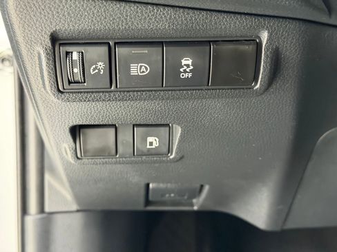 Used 2024 Toyota Corolla Cross SE w/ Moonroof Package image 11