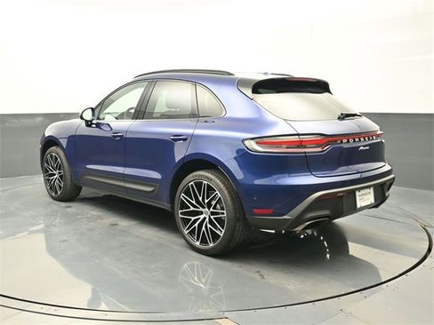 Used 2024 Porsche Macan image 3