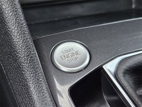 Used 2022 Volkswagen Tiguan SE R-Line image 23