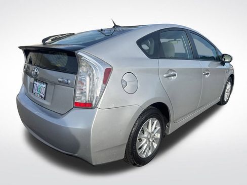 Used 2015 Toyota Prius Plug-In Hybrid image 7