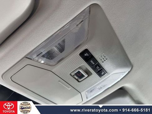 Used 2021 Toyota RAV4 LE AWD/4WD image 26