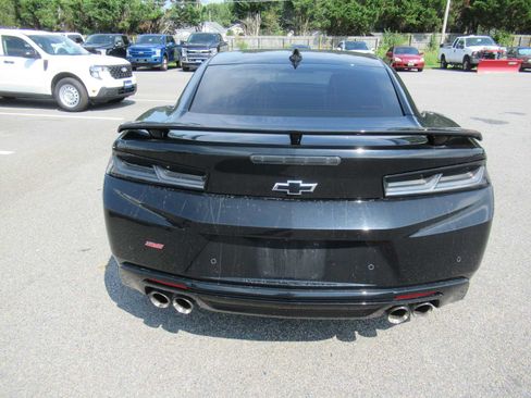 Used 2018 Chevrolet Camaro SS RWD image 6