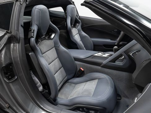 Used 2015 Chevrolet Corvette Z06 w/ 3LZ Preferred Equipment Group image 21