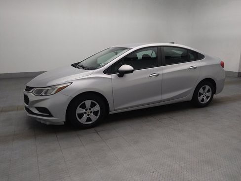 Used 2018 Chevrolet Cruze LS FWD image 2