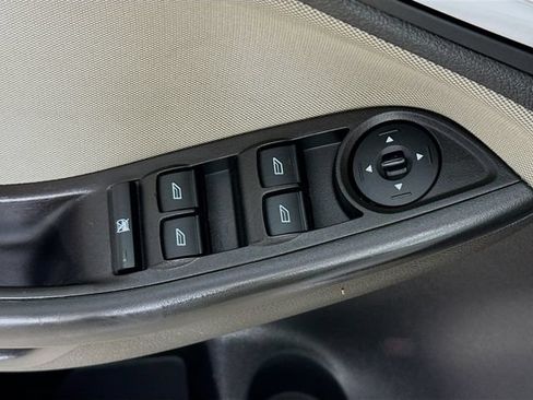 Used 2018 Ford Focus SE FWD image 19