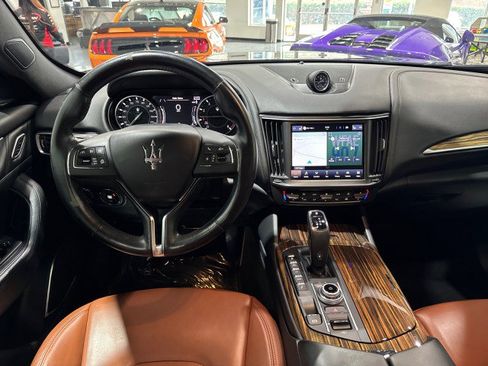 Used 2021 Maserati Levante GranLusso image 47