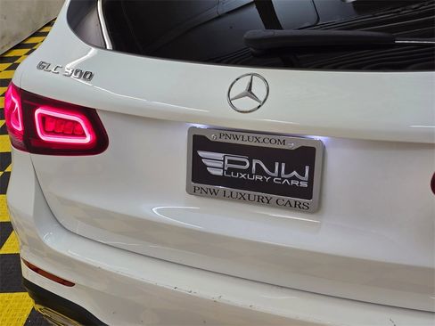 Used 2021 Mercedes-Benz GLC 300 4MATIC w/ AMG Line image 13
