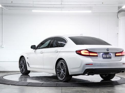 Certified 2023 BMW 530e w/ Premium Package image 4