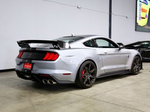 Used 2021 Ford Mustang Shelby GT500 w/ Carbon Fiber Track Pack RWD image 7
