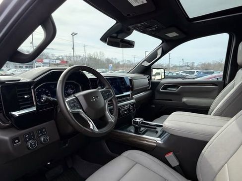 Used 2024 Chevrolet Silverado 1500 RST image 12