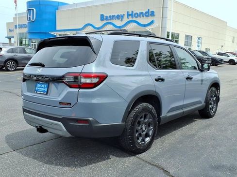 Certified 2025 Honda Pilot TrailSport image 11