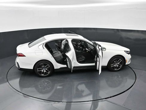 New 2026 BMW 530i w/ Convenience Package RWD image 30