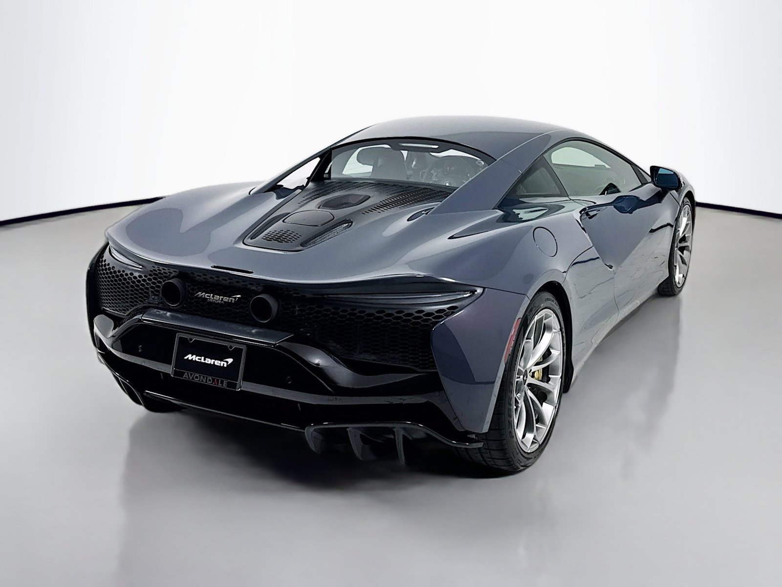 Used 2025 McLaren Artura RWD image 8