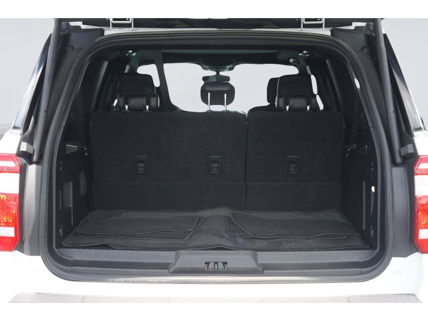Used 2020 Ford Expedition Max XLT w/ Equipment Group 202A RWD image 34
