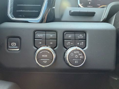 Used 2025 GMC Sierra 3500 Denali w/ Denali Reserve Package AWD/4WD image 25
