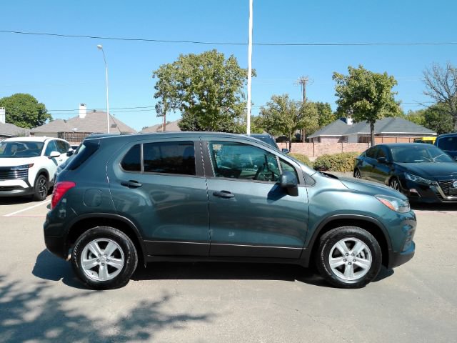 Used 2022 Chevrolet Trax LS w/ Tint and Cruise Package AWD/4WD image 5