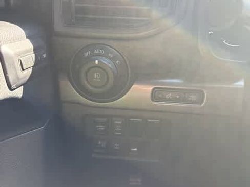 Used 2021 Nissan Titan PRO-4X w/ Pro-4x Convenience Package image 17