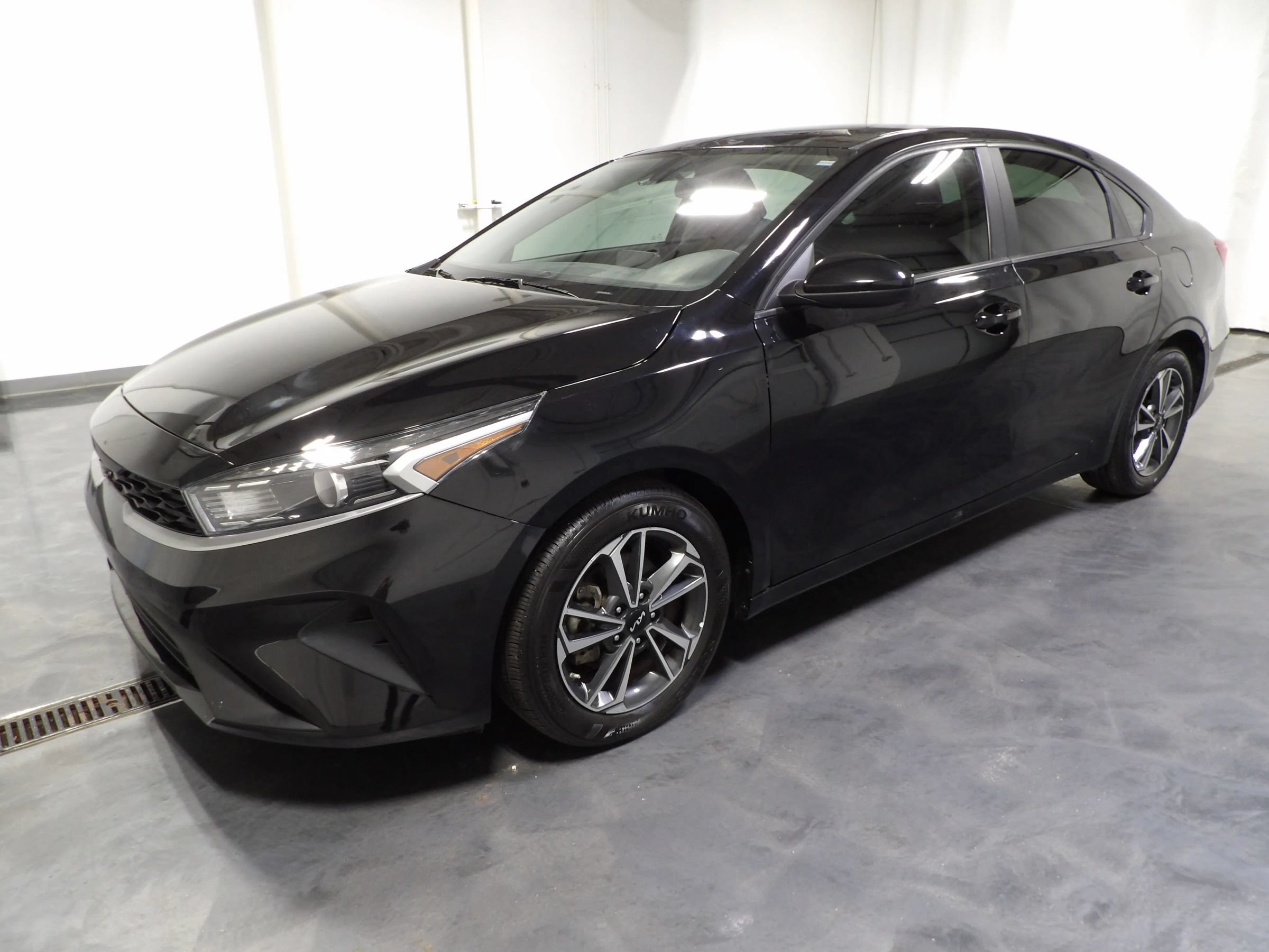 Used 2023 Kia Forte LXS FWD image 3