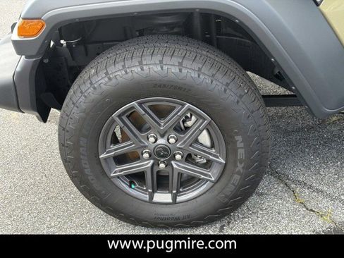 Used 2025 Jeep Wrangler Sport AWD/4WD image 11