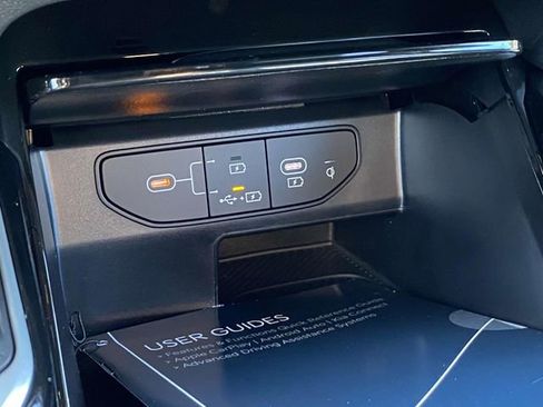New 2025 Kia Sorento SX Prestige AWD/4WD image 16