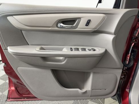 Used 2015 Chevrolet Traverse LT image 18