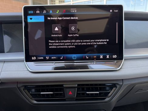Used 2025 Volkswagen Tiguan SE w/ Panoramic Sunroof Package AWD/4WD image 21