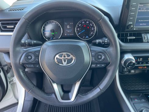 Used 2022 Toyota RAV4 XLE Premium image 7