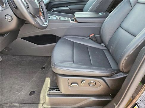 Used 2021 Cadillac Escalade Luxury image 16