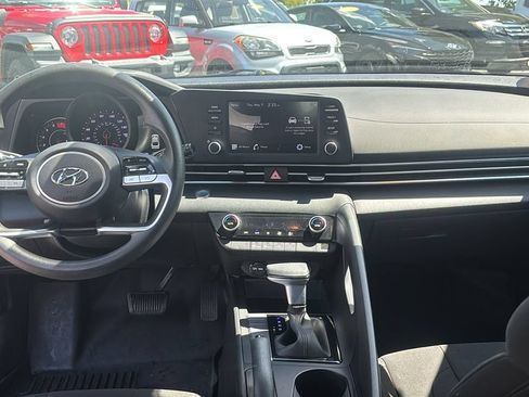 Used 2023 Hyundai Elantra SEL FWD image 14