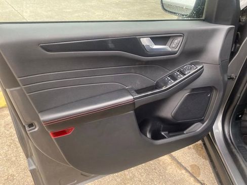 Used 2025 Ford Escape ST-Line FWD image 4