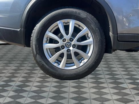 Used 2019 Nissan Rogue SV image 20