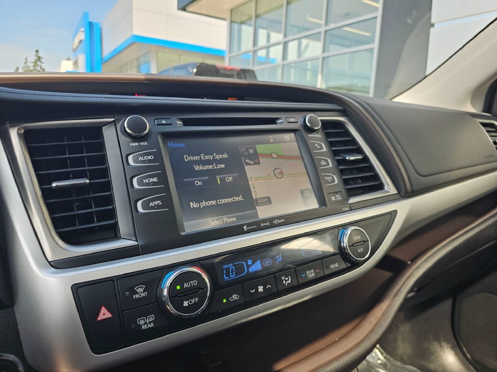 Used 2019 Toyota Highlander XLE AWD/4WD image 29