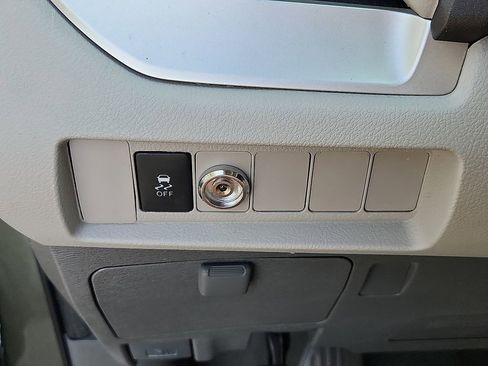 Used 2020 Toyota Sienna L image 23