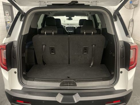 Used 2022 GMC Acadia SLE w/ Driver Convenience Package FWD image 17