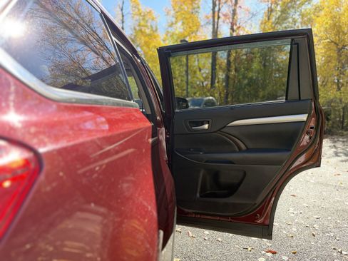 Used 2017 Toyota Highlander XLE image 37