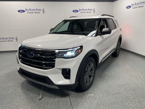 Used 2025 Ford Explorer Active w/ Active Comfort Package image 3