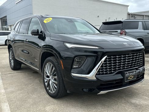 Certified 2025 Buick Enclave Avenir w/ Super Cruise Package AWD/4WD image 3