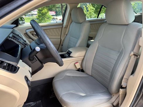 Used 2016 Ford Taurus SE FWD image 35