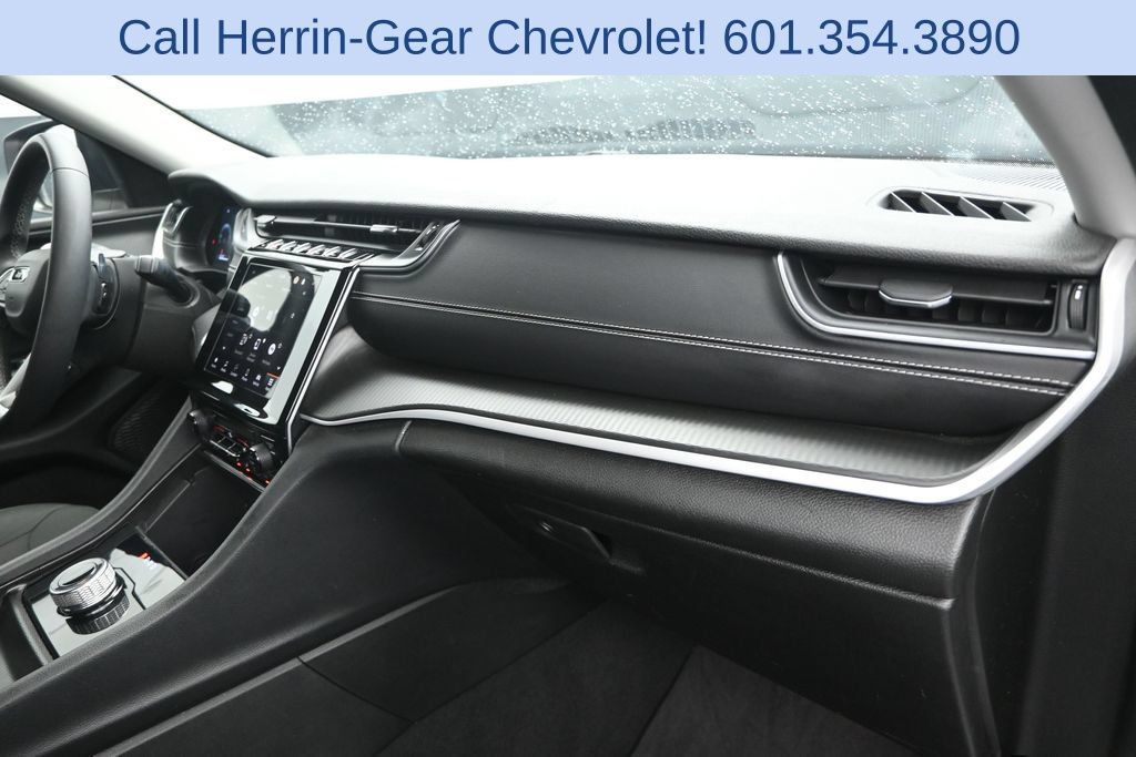 Used 2023 Jeep Grand Cherokee L Laredo RWD image 24