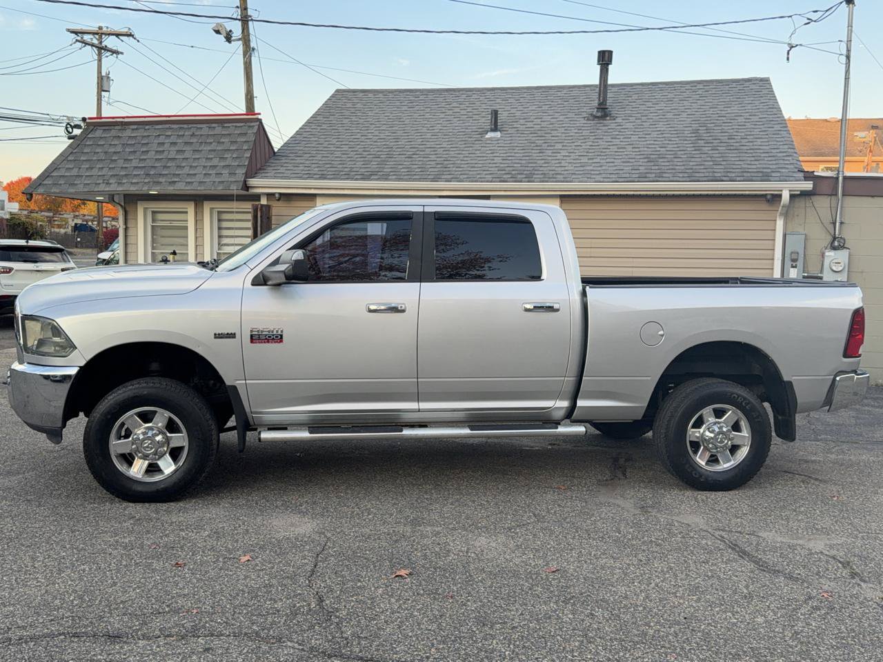 Used 2011 RAM 2500 SLT w/ Luxury Group AWD/4WD image 3
