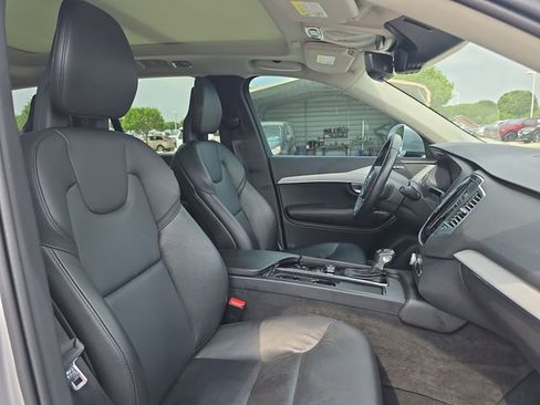 Used 2021 Volvo XC90 T5 Momentum w/ Protection Package Premier FWD image 10