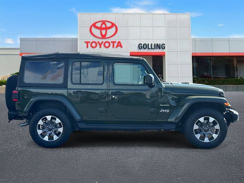 Used 2022 Jeep Wrangler Unlimited Sahara w/ LED Lighting Group AWD/4WD image 6
