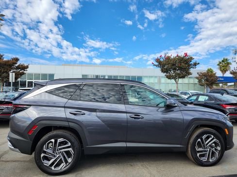 New 2025 Hyundai Tucson Limited image 8