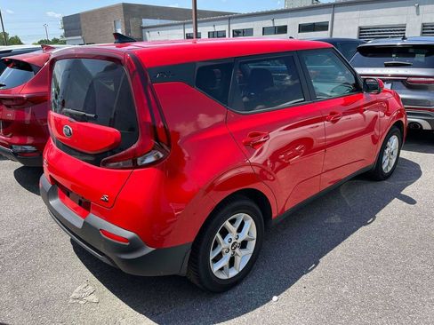 Used 2020 Kia Soul S FWD image 2